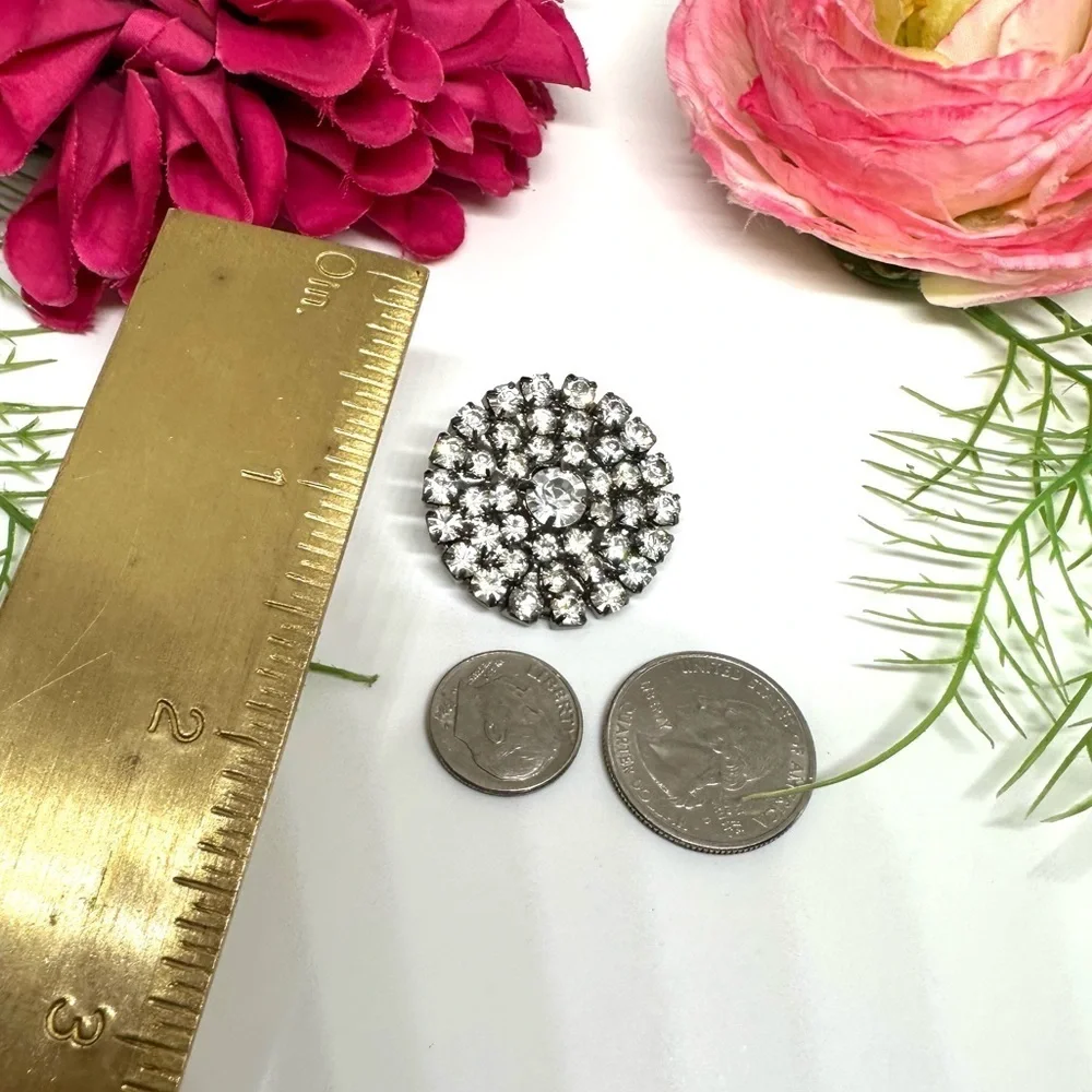 VINTAGE⚜️Crystal Embellished Round Brooch